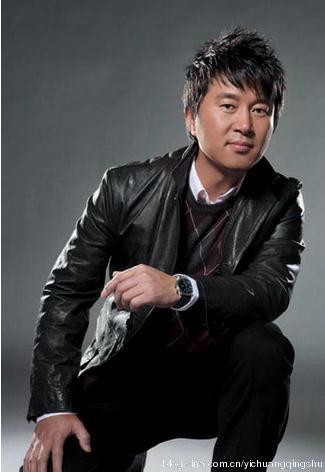 10.满文军 滚粗原因：不顾人伦道德将妻子送进监狱 当红明星被轰“滚粗”的幕后 2009年5月19日凌晨，歌手满文军和妻子李俐因涉嫌聚众吸食摇头丸等毒品被抓，而面对警方的询问，满文军立马撇清自己，并且亲自指证妻子李俐，称聚会是李俐组织的，并称自己到场后，亲眼看到妻子和其他两个人一起在吸食K粉，于是李俐被判有期徒刑一年，而满文军仅仅被行政拘留14天，满文军不顾人伦道德，不顾夫妻情面的表现遭到网友唾骂，更联名要求他立即滚出娱乐圈。